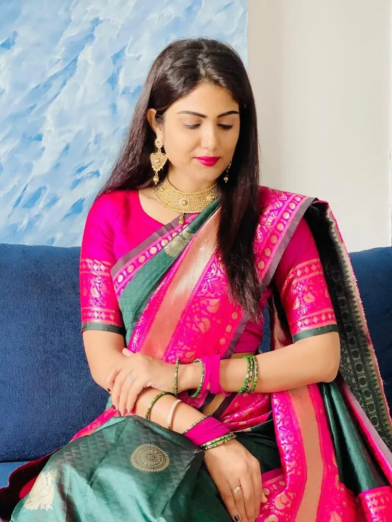 Beguiling Green Soft Silk Saree With Radiant Blouse Piece