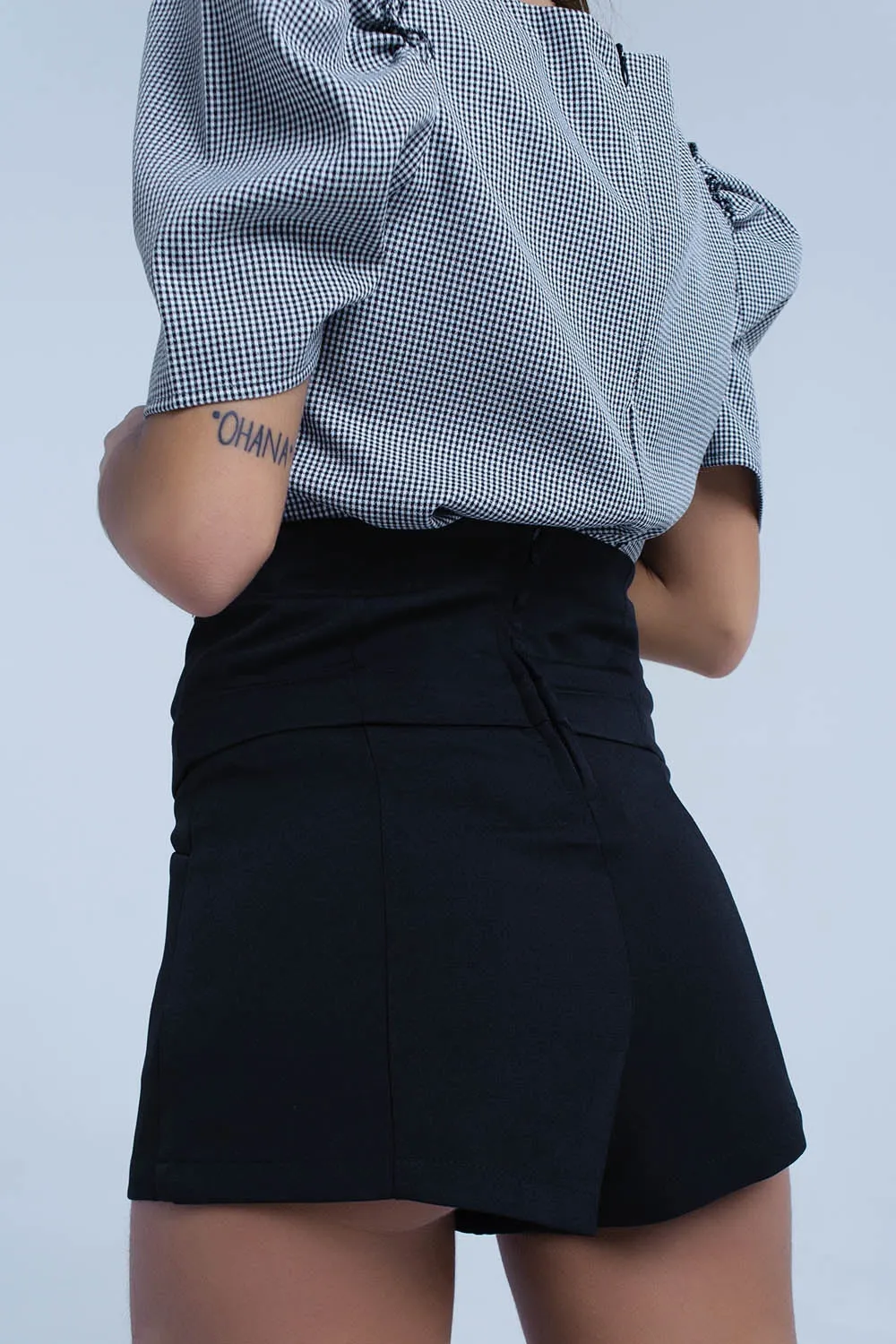 Black short with tie detail