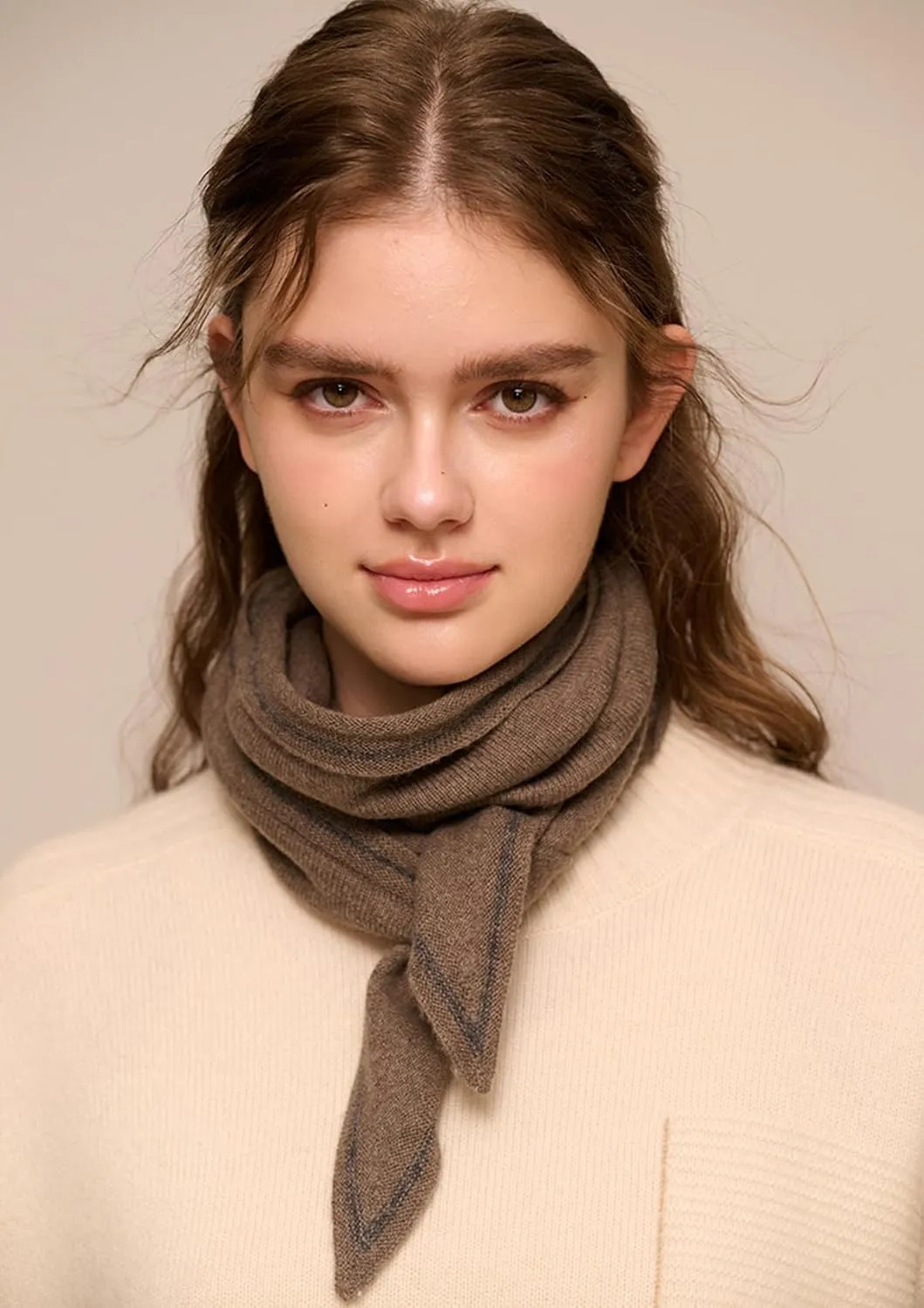 Diamond-Shaped Small Neck Scarf 30% Cashmere & 70% Wool, Soft Warm Knitted Collar Cross Neck Triangle Scarf for Women Girls, Spring Autumn Versatile Neckerchief Short Knit Collar Scarves, Gift Curry