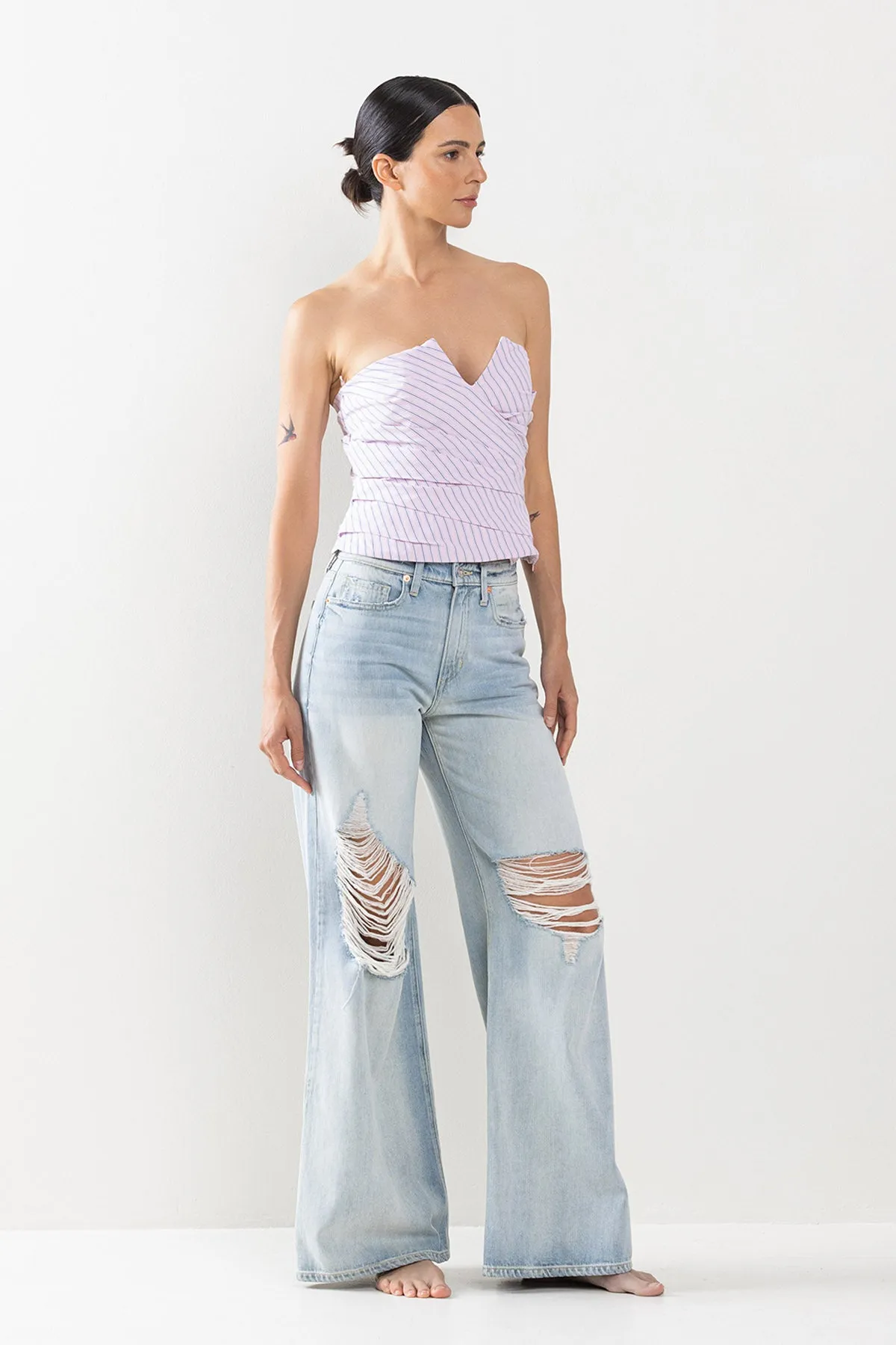 HIGH RISE EXTREME FLARE JEANS WITH KNEE DISTRESSING IN LIGHT WASH   /  SP-P12024