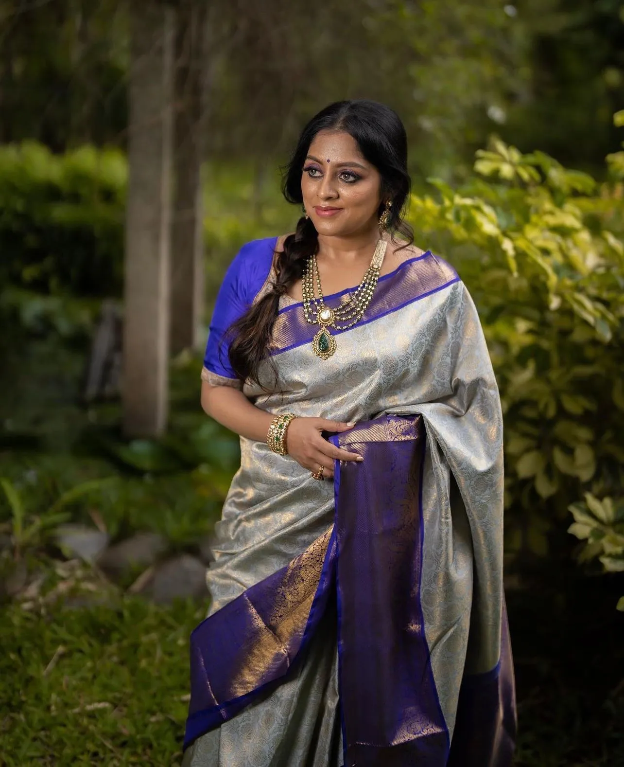 Improbable Grey Soft Silk Saree With Supernal Blouse Piece