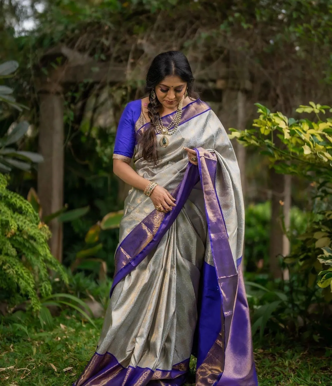 Improbable Grey Soft Silk Saree With Supernal Blouse Piece