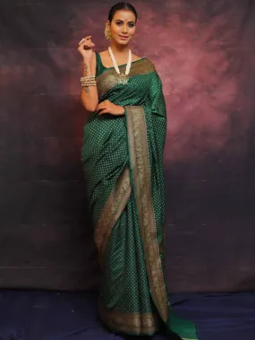 Supernal Dark Green Soft Silk Saree With Enchanting Blouse Piece