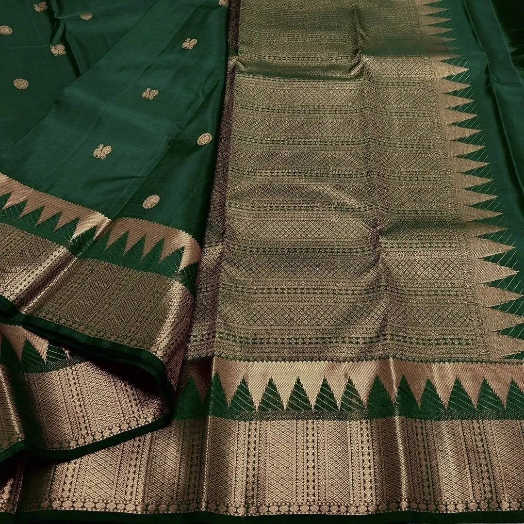 Vibrant Dark Green Soft Silk Saree With Dulcet Blouse Piece