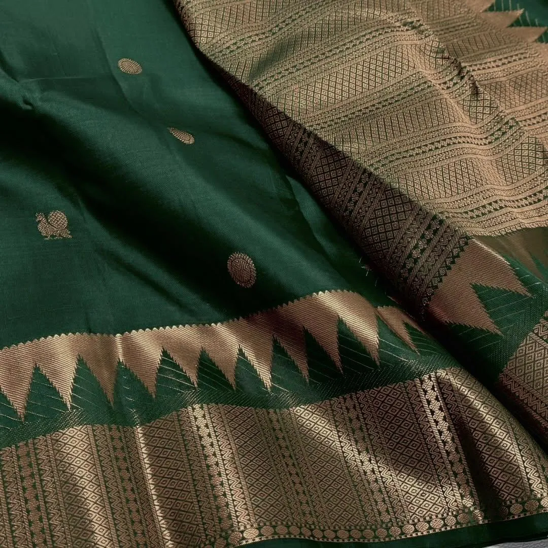 Vibrant Dark Green Soft Silk Saree With Dulcet Blouse Piece
